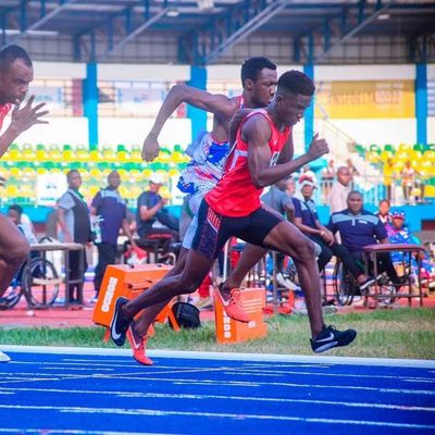 Prefabrykowana bieżnia lekkoatletyczna o grubości 9-15 mm, długiej żywotności i konfigurowalnych kolorach