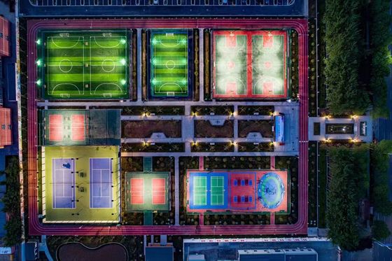 Dobra cena Wysoka wytrzymałość Gładki gumowy tor biegowy dla obiektów sportowych online