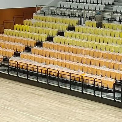 Dobra cena 100 miejsc Wysuwana ściana siedzenia wybielacza przymocowana do teatru w sali koncertowej online