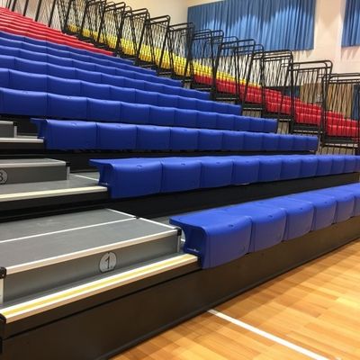 Montowane z przodu chowane siedzisko wybielacza na stadion Auditorium Cinema