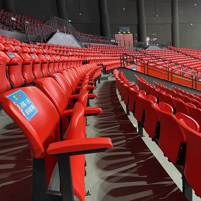 Naprawiono plastikowe siedzenia stadionu sportowego Anti Aging Typ instalacji pionowej
