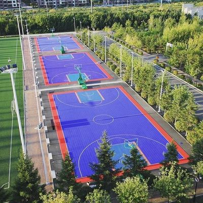 Dobra cena Blokujące zewnętrzne płytki podłogowe do koszykówki na boisko sportowe online