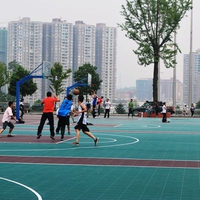 Dobra cena Eco Friendly PP Płytki sportowe Podłogi z odpornym na warunki pogodowe materiałem polipropylenowym online