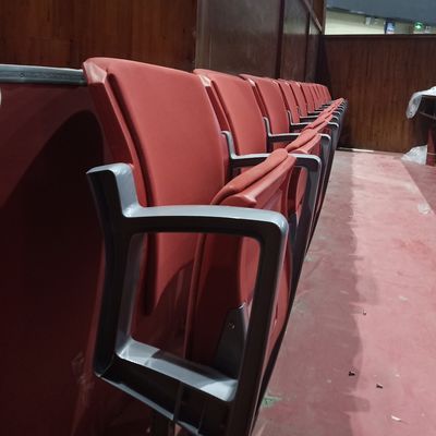 Dobra cena Wytrzymałe siedzenia stadionowe z materiału HDPE z funkcjami przeciwstarzeniowymi i ognioodpornymi dla lepszego doświadczenia stadionowego online