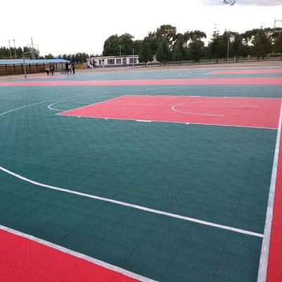 Dobra cena 15 mm grubości płytki PP podłogi sportowej Łatwe montaż i trwałe osiągi online