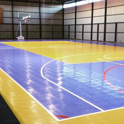 Dobra cena 15 mm grubości Gładkie płytki PP podłogi Długotrwałe rozwiązanie podłogi sportowej online