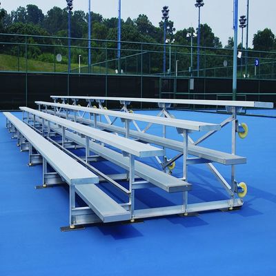 Przystosowane krzesła sportowe w żywych kolorach
