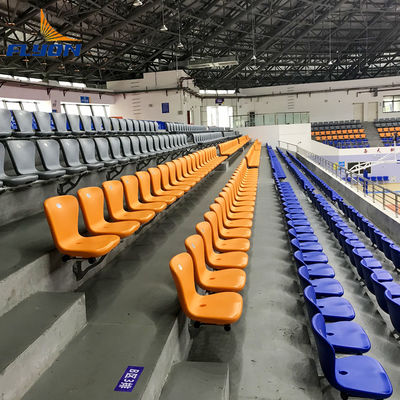 Plastikowe meble stadionowe w różnych kolorach