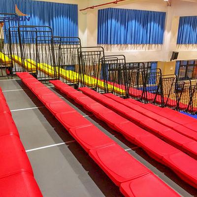 Srebrny aluminium wyciągające bleacher siedzące z zakrzywioną konfiguracją dla 200-500 osób