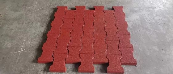 Wytrzymała, antypoślizgowa mata gumowa do stajni i obór