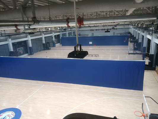 Dobra cena Kolorowy system elektrycznego sterowania kurtyną dzielącą do oddzielania boiska sportowego online