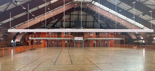 Dobra cena Automatyczny układ sterowania elektrycznym podział zasłony wysokiej wytrzymałości tkaniny dostosowywalny kolor dla sportów w pomieszczeniach online